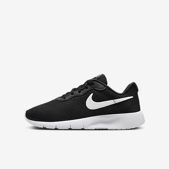 Plain black nike runners outlet